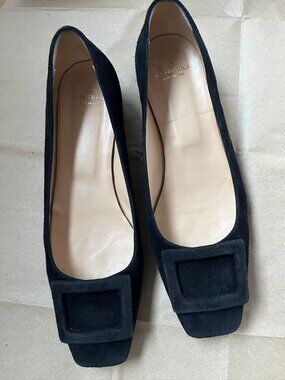 Ann Mashburn black suede pumps with buckle